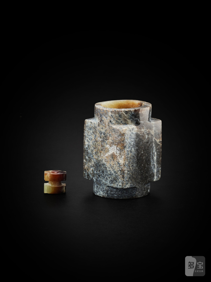 仿古玉器一組兩件 | TWO ARCHAISTIC JADE VESSELS - 图2